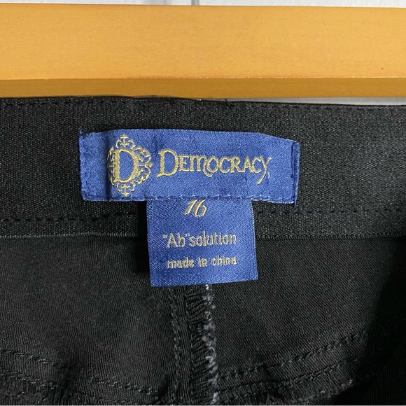 Democracy Women's Black Polka Dot Crop Denim Jeans - Picture 5 of 9